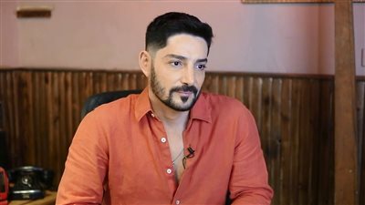 المطرب السوري سام هلال: طارق الشيخ من أجمل الأصوات المصرية والترند مش صعب (فيديو)