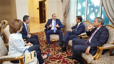  نائب وزيرة التخطيط يبحث مع مدير منطقة أفريقيا بشركة نيسان سبل التعاون