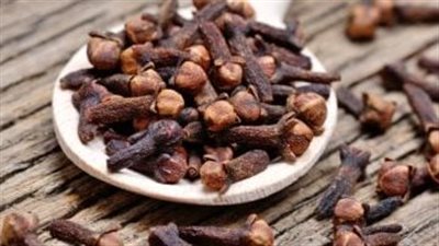 فوائد القرنفل، يسكن الآلام ويقاوم الالتهابات بالجسم 