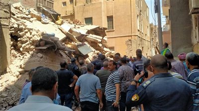 تحذيرات من الأمن للمواطنين بعد تسريب غاز بموقع انهيار عقار أسيوط (فيديو)