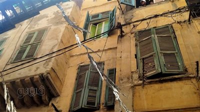 لحظة إنقاذ أسرة كاملة عقب انهيار جزئي لعقار بالإسكندرية (صور)