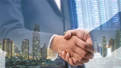 هل ينعش قرار تثبيت الفائدة شهية المستثمر الأجنبي؟.. خبراء التثبيت يعزز الثقة ويمنح المستثمرين رؤية أوضح للسوق المصرية.. ومصرفي يؤكد: يؤثر بشكل إيجابي