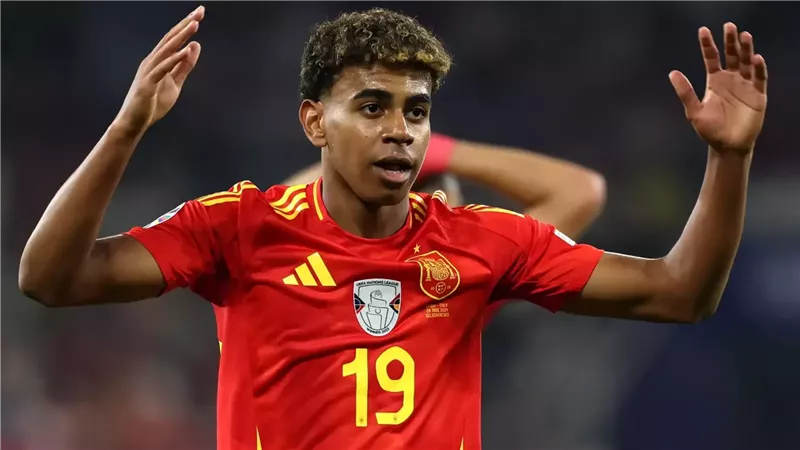 لامين يامال نجم منتخب