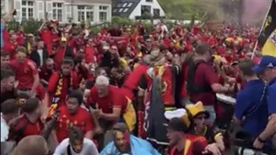 أجواء من المرح تسيطر على مشجعي بلجيكا قبل مباراة فرنسا (فيديو)