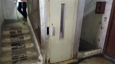 دفن جثمان طفل أصيب باختناق داخل أسانسير خلال فترة انقطاع الكهرباء بالدقهلية 