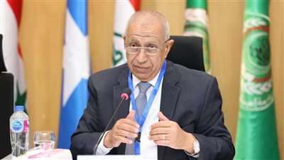 خبراء ومتخصصون يناقشون تحديات وأخلاقيات الذكاء الاصطناعي والمستقبل بالأكاديمية العربية 