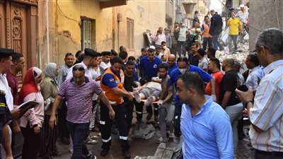 إنقاذ 6 أشخاص من أسفل أنقاض منزل بأسيوط (فيديو)