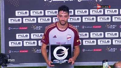 السولية يتنازل عن جائزة أفضل لاعب لطاهر محمد طاهر 