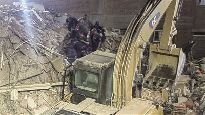 بعد مرور 15 ساعة، تعطل معدات الإنقاذ أثناء البحث عن ضحايا عقار أسيوط المنكوب (فيديو)