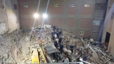 العناية الإلهية تنقذ فرد حماية مدنية من السقوط أسفل لودر التنقيب عن ضحايا عقار أسيوط (فيديو) 