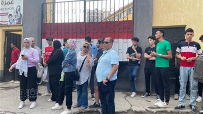 بدء توافد طلاب الثانوية العامة على اللجان لأداء امتحان اللغة الأجنبية الأولى (صور)