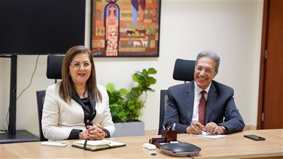 وزيرة التخطيط تلتقي شباب الوزارة لمتابعة سير العمل ومناقشة مقترحاتهم للتطوير (صور)