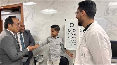 رئيس إقليم الصعيد يتفقد المنشآت الصحية ووحدات طب الأسرة بالأقصر