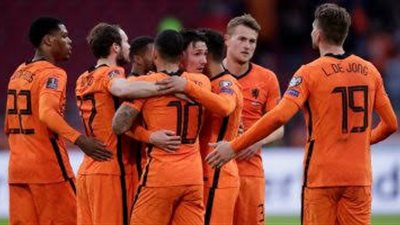 هولندا تتقدم على فنلندا بثلاثية في الشوط الأول في تصفيات كأس العالم