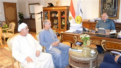 محافظ أسيوط يستعرض عددًا من الملفات الحيوية خلال لقاءه بأعضاء مجلسي النواب والشيوخ 