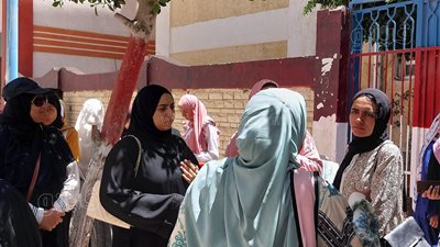 تباين آراء طلاب الثانوية العامة حول امتحان الإنجليزي بمطروح (صور)