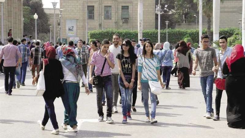 الطلبة الوافدون يتقدمون