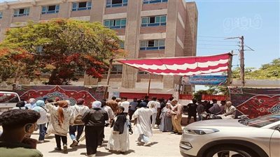 طلاب الثانوية العامة بالشرقية: امتحان الإنجليزي سهل (فيديو وصور)