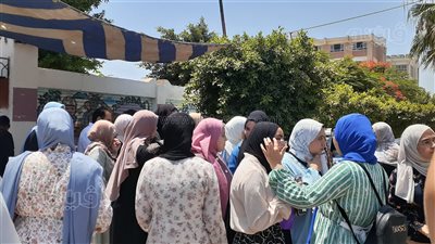 طلاب الثانوية العامة بالدقهلية يؤدون اليوم امتحان الكيمياء والجغرافيا في 145 لجنة