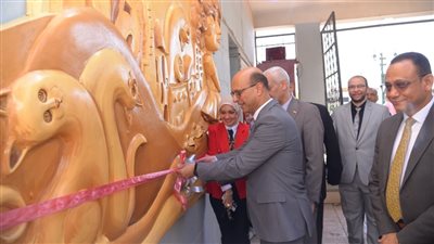 تضم 500 عمل فني، رئيس جامعة أسيوط يفتتح معارض كلية التربية النوعية والحفل الموسيقي السنوي