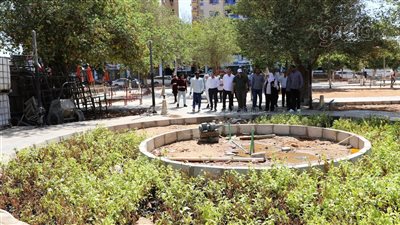 محافظ أسوان يتفقد أعمال التطوير بحديقة الورد لتحويلها إلى لوحة فنية (صور)