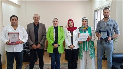 تكرم الفائزين بالمركز الأول فى مسابقة 