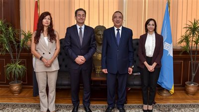 إسكندرية فيها العجب، المحافظ يجمع متعلقاته ويودع العاملين ونائبته تغادر لأداء اليمين وزيرا