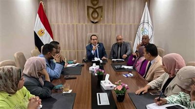 رئيس إقليم الصعيد يوجه بتلبية احتياجات المتعاملين مع خدمات هيئة الرعاية الصحية بالأقصر