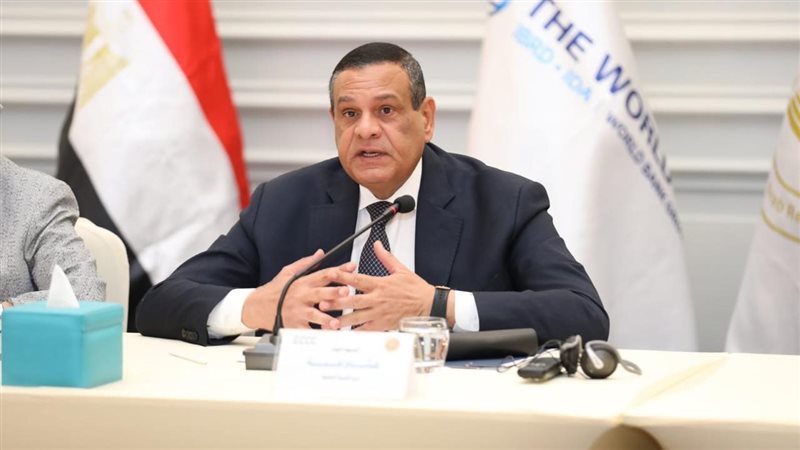 وزير التنمية المحلية،
