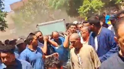 تشييع جثمان طالب توفي أثناء عملية الزائدة بطنطا (صور)