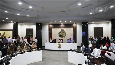 أشرف عطية يودع ممثلي عدد من قيادات المجتمع الأسواني (صور)