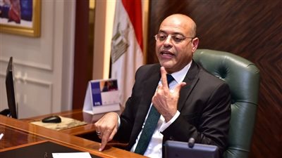وزير العمل يعلن حصول 2100 عامل على حقوقهم المشروعة بشركة في الإسكندرية