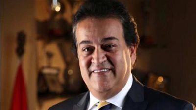 بعد تجديد الثقة، الاستثمار في بناء الإنسان أهم تكليفات الرئيس لوزير الصحة.. تسريع العمل بالتأمين الصحي الشامل وتوطين صناعة الدواء أولوية بالفترة المقبلة