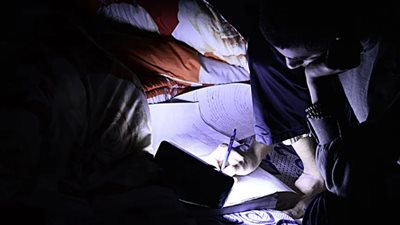 رئيس هيئة الطاقة المتجددة الأسبق يطالب الحكومة بحلول سريعة لأزمة الكهرباء 