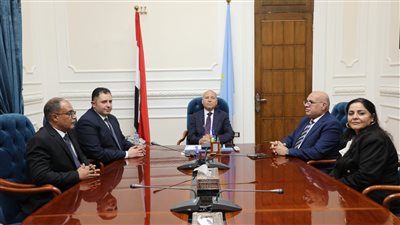 فى أول اجتماع له، محافظ القاهرة الجديد يناقش المشروعات الجارية مع نوابه