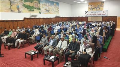 رئيس مركز الفرافرة يكرم أوائل الشهادات الابتدائية والإعدادية العام والأزهري 