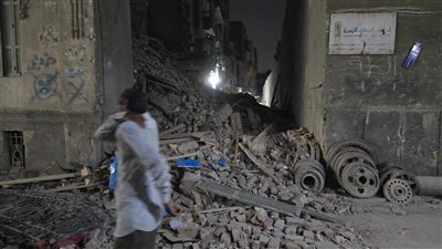 شهود عيان عن عقار السبتية المنهار: البيت وقع مرة واحدة (صور)