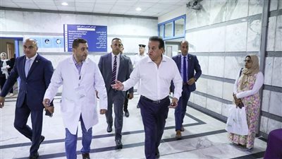 زيارة مفاجئة لوزير الصحة لمستشفيات الإسكندرية، وتحويل مديري الصيدليات بـ 