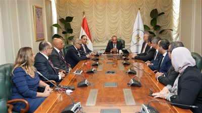 ‏‎بدر عبد العاطى يكلف قيادات قطاع الهجرة بتقديم كافة أشكال الدعم للمصريين بالخارج (صور)