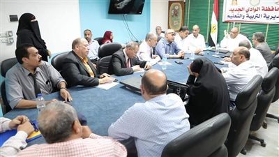 اجتماع موسع للجنة التنسيقية للأندية الصيفية بتعليم الوادي الجديد لمناقشة الأنشطة التربوية