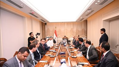 أشرف صبحي يلتقي الأمين العام لمجلس أبوظبي الرياضي بحضور رئيس الأوليمبية