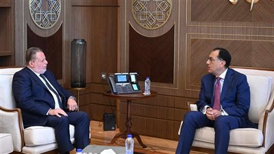 رئيس الوزراء يناقش ملفات التعاون المشتركة بين الحكومة والبنك المركزي