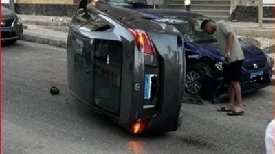 وقوع حادث تصادم بين سيارتين في التجمع الأول