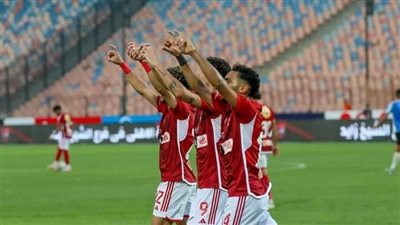 لاعبو الأهلي يدعمون كهربا بعد أزمته مع كولر خلال مباراة الداخلية بالدوري