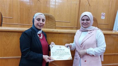 وكيل صحة الإسماعيلية تكرم حملة الماجستير والدكتوراة (صور) 