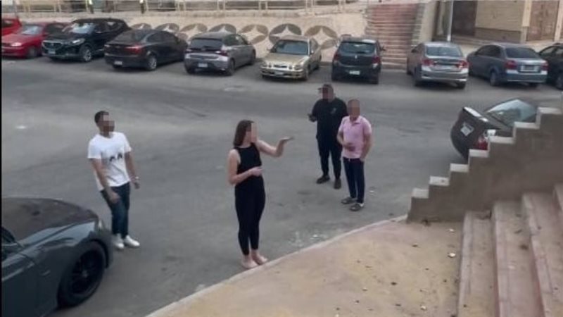 أوكرانية تعتدي على
