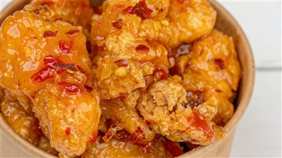  طريقة عمل بوب كورن الدجاج بصوص العسل ورقائق الفلفل