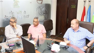 رئيس شركة الصرف بالإسكندرية يطالب بتطهير المطابق والشنايش وتوفير بيئات آمنة للعمل