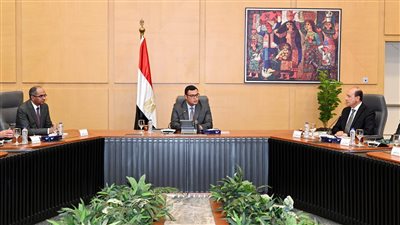 وزير الإسكان: الرئيس وجه بسرعة إنجاز مشروعات حياة كريمة والتجلي الأعظم 