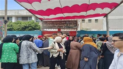 تباين آراء طلاب الثانوية العامة بالشرقية بشأن امتحاني الكيمياء والجغرافيا (فيديووصور)